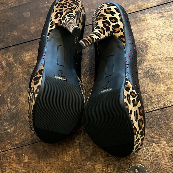 Léopard 🐆 platforms with red and black leather too detail - Picture 3 of 5